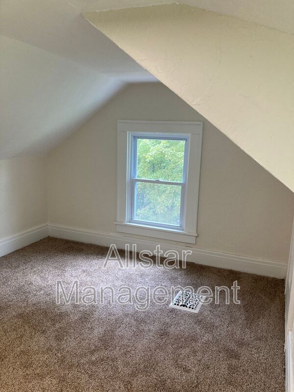 1201 East Ave property image
