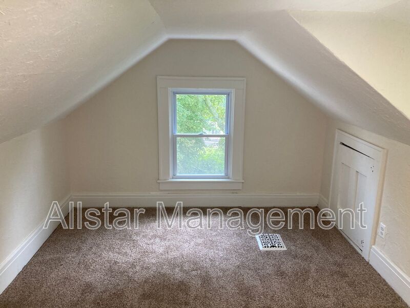 1201 East Ave property image