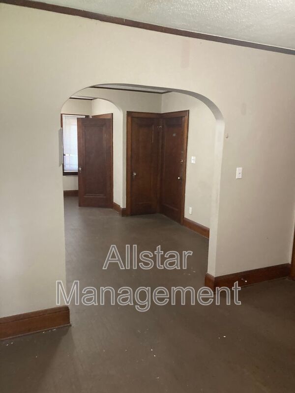 598 Blaine Avenue - Unit 2 Akron, OH 44310 property image