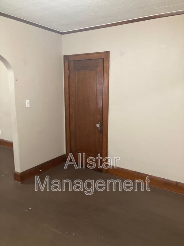 598 Blaine Avenue - Unit 2 Akron, OH 44310 property image