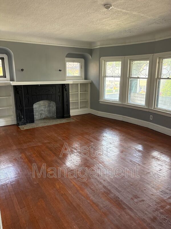 3255 E 139th Street - Up Cleveland, OH 44120 property image