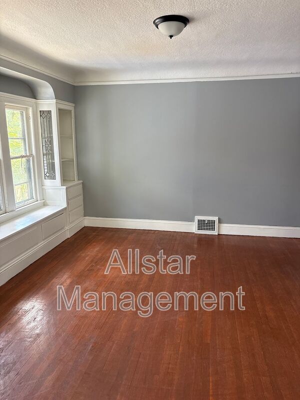 3255 E 139th Street - Up Cleveland, OH 44120 property image