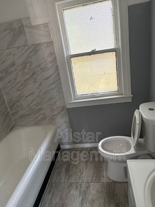 3255 E 139th Street - Up Cleveland, OH 44120 property image