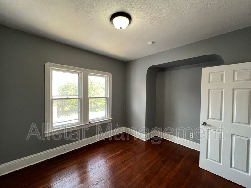 3255 E 139th Street - Up Cleveland, OH 44120 property image