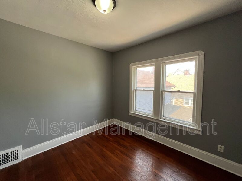 3255 E 139th Street - Up Cleveland, OH 44120 property image