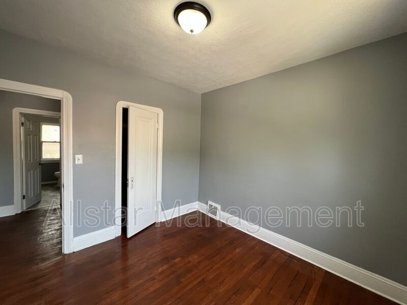 3255 E 139th Street - Up Cleveland, OH 44120 property image