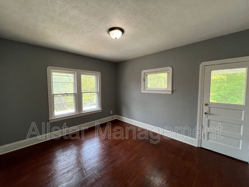 3255 E 139th Street - Up Cleveland, OH 44120 property image