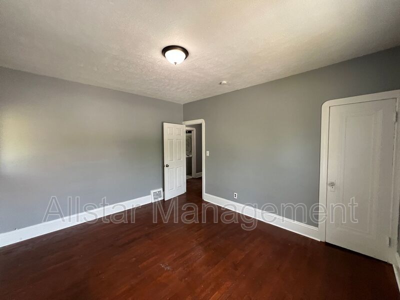3255 E 139th Street - Up Cleveland, OH 44120 property image