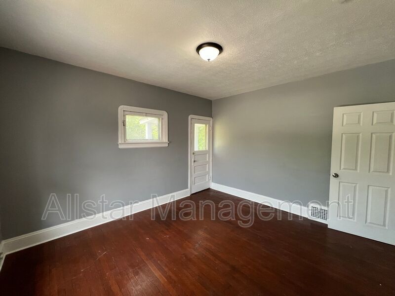3255 E 139th Street - Up Cleveland, OH 44120 property image