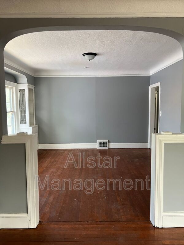 3255 E 139th Street - Up Cleveland, OH 44120 property image
