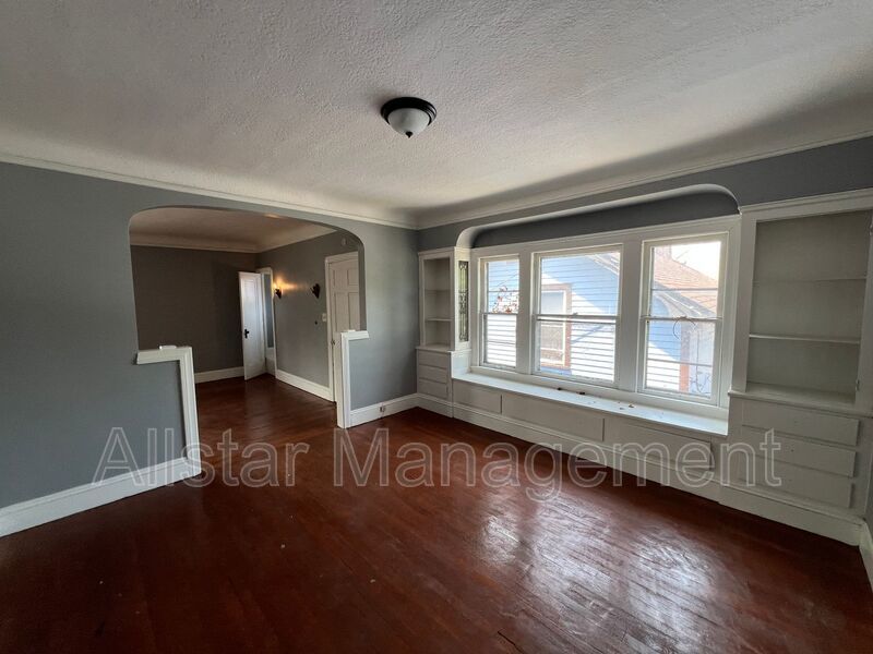 3255 E 139th Street - Up Cleveland, OH 44120 property image