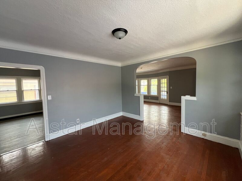 3255 E 139th Street - Up Cleveland, OH 44120 property image