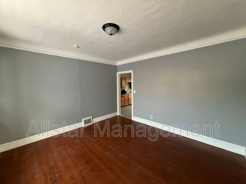 3255 E 139th Street - Up Cleveland, OH 44120 property image