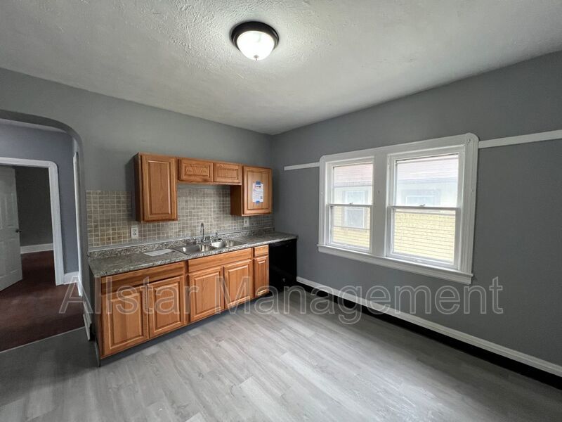3255 E 139th Street - Up Cleveland, OH 44120 property image