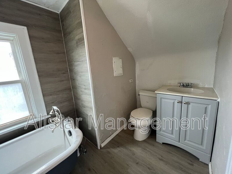 13558 Cedar Rd, University Heights, OH property image