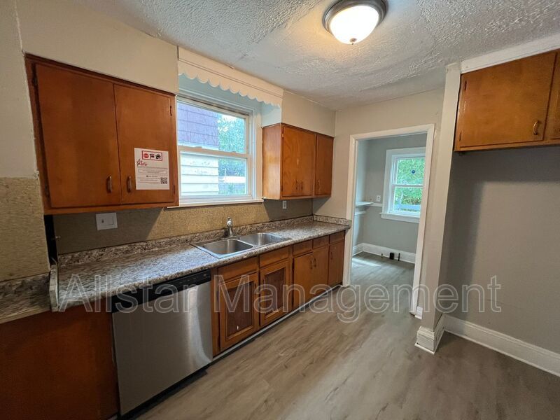 13558 Cedar Rd, University Heights, OH property image