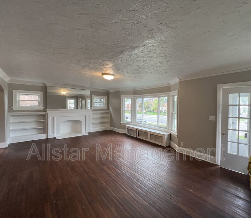 13558 Cedar Rd, University Heights, OH property image
