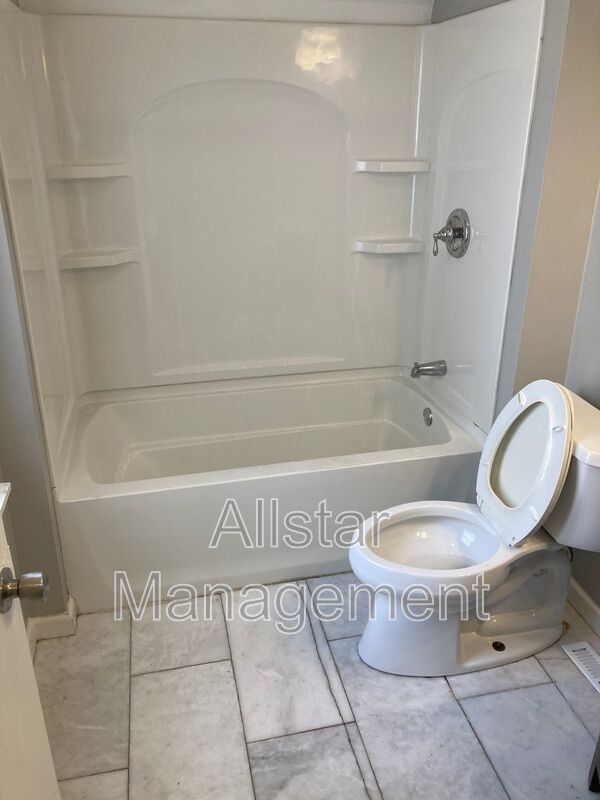 228 Gates Ave property image