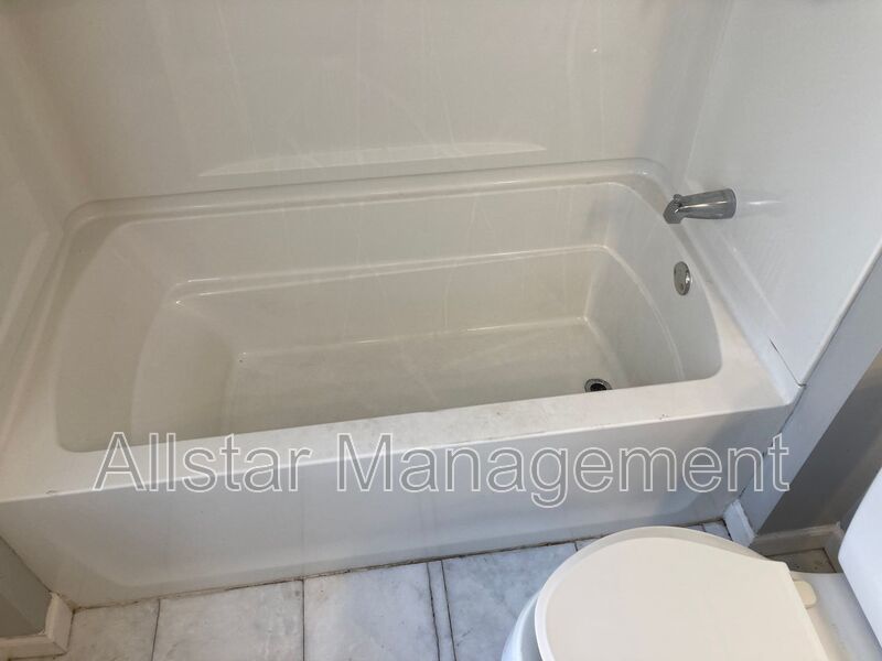 228 Gates Ave property image
