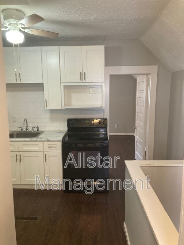 228 Gates Ave property image
