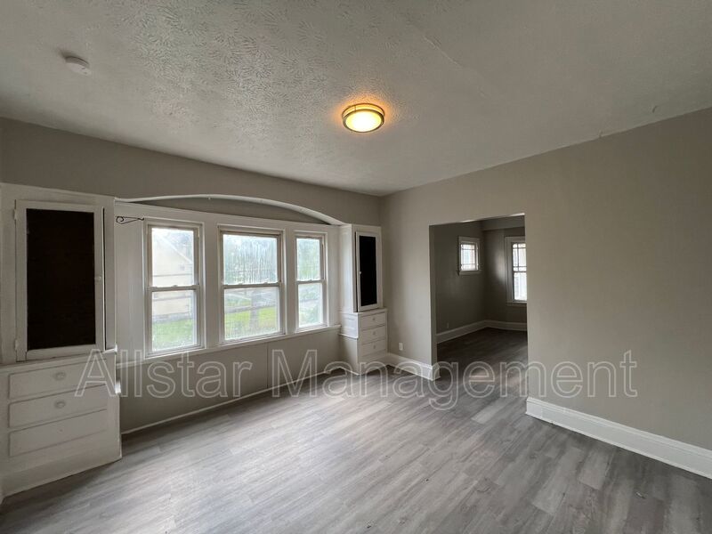 3293 E 121st Street - Up Unit Cleveland, OH 44120 property image