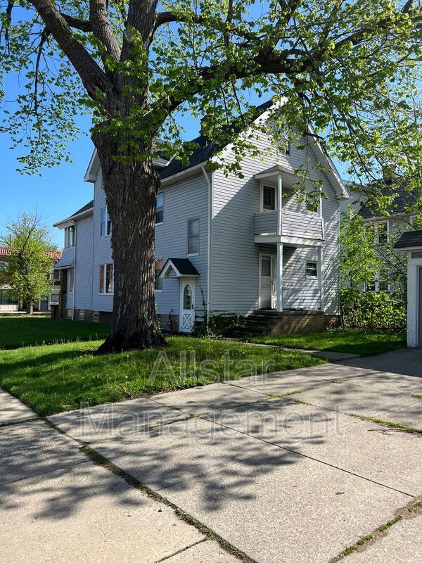 17202 Grovewood Ave - Down Cleveland, OH 44119 property image