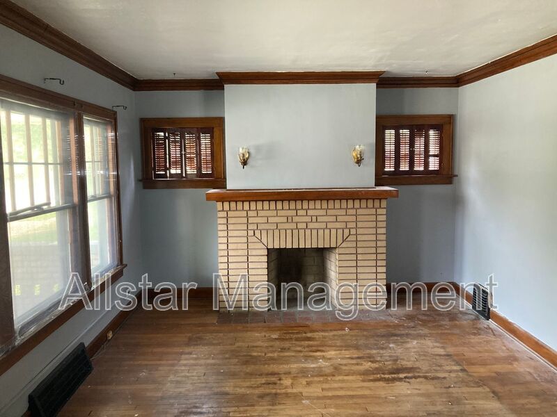 17202 Grovewood Ave - Down Cleveland, OH 44119 property image