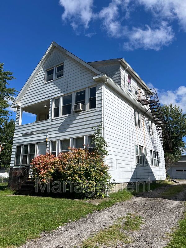 19210 Firwood Road Unit 2 Cleveland, OH 44110 property image