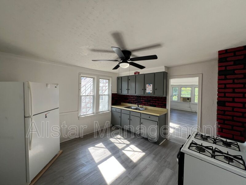 19210 Firwood Road Unit 2 Cleveland, OH 44110 property image