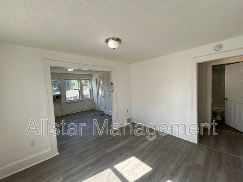 19210 Firwood Road Unit 2 Cleveland, OH 44110 property image