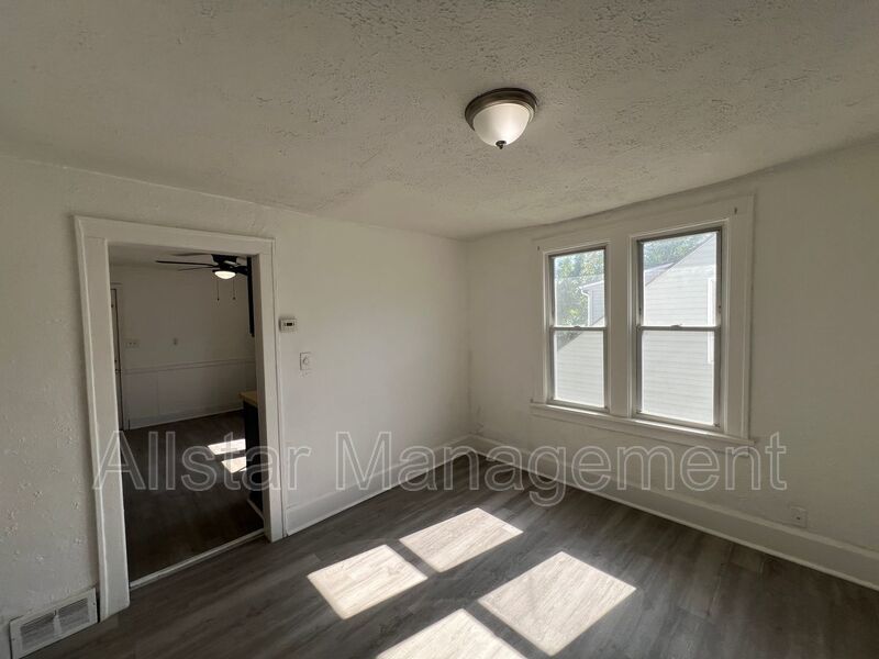 19210 Firwood Road Unit 2 Cleveland, OH 44110 property image