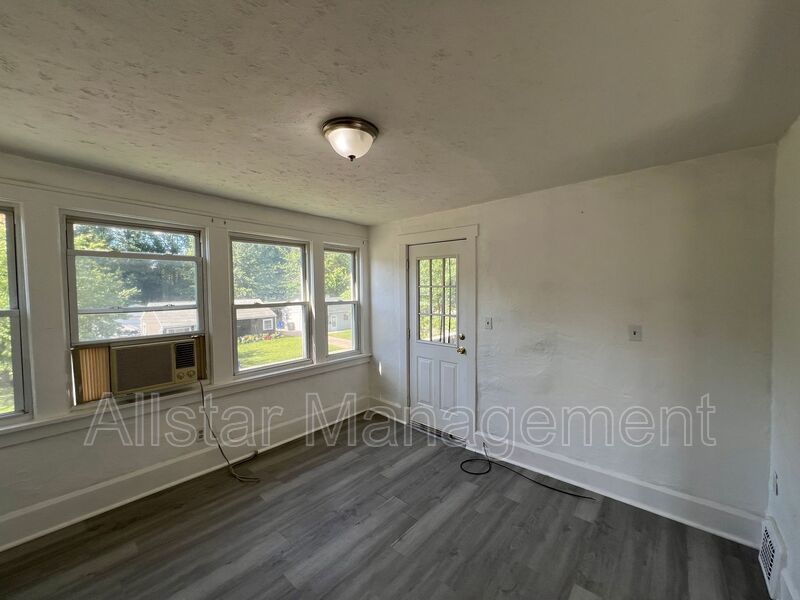 19210 Firwood Road Unit 2 Cleveland, OH 44110 property image