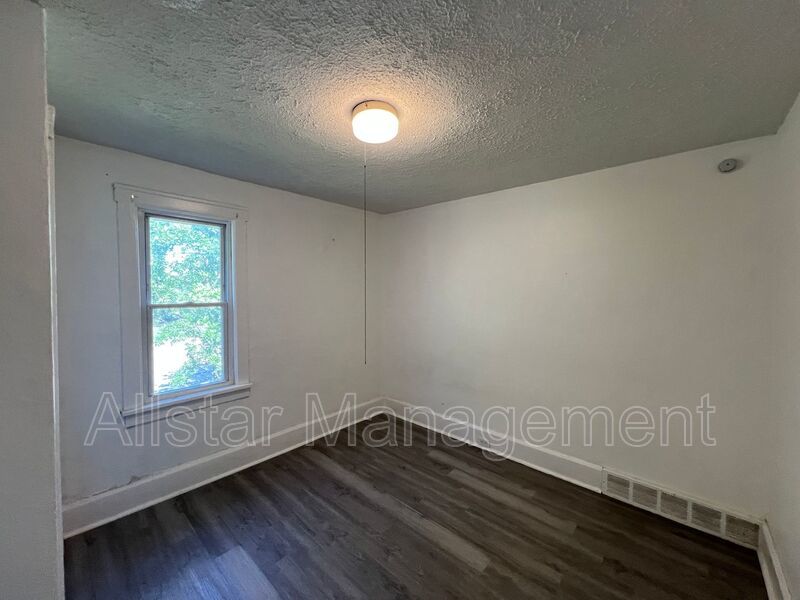 19210 Firwood Road Unit 2 Cleveland, OH 44110 property image