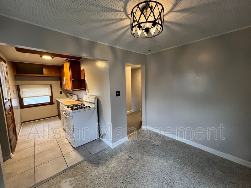 4023 Poe Ave - Up, Cleveland property image