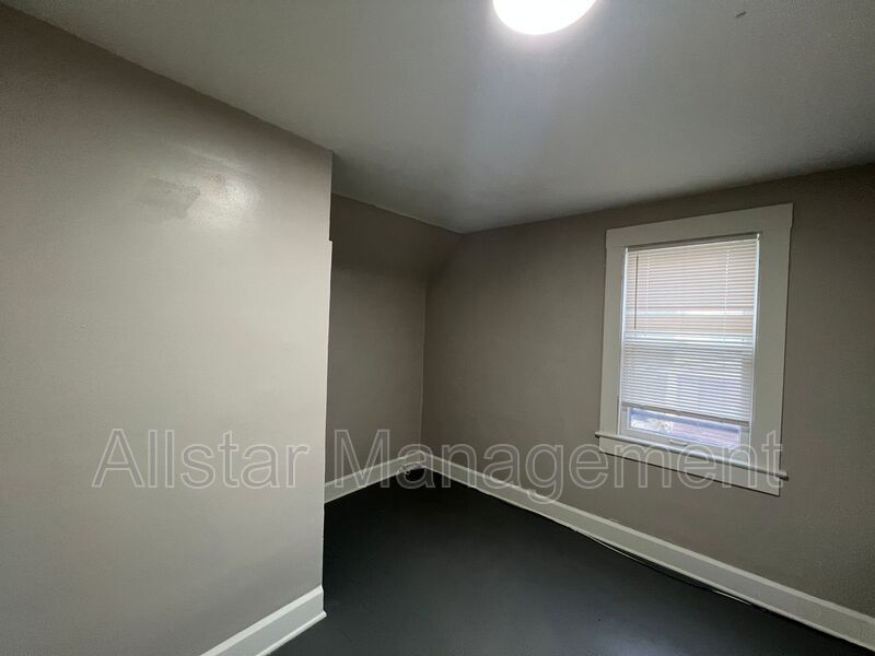 4023 Poe Ave - Up, Cleveland property image