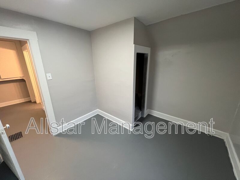 4023 Poe Ave - Up, Cleveland property image