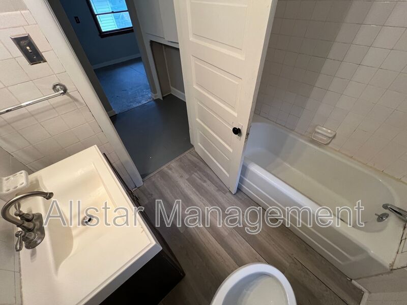 4023 Poe Ave - Up, Cleveland property image