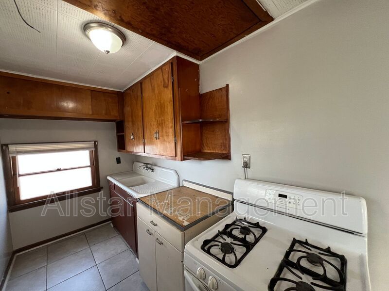 4023 Poe Ave - Up, Cleveland property image