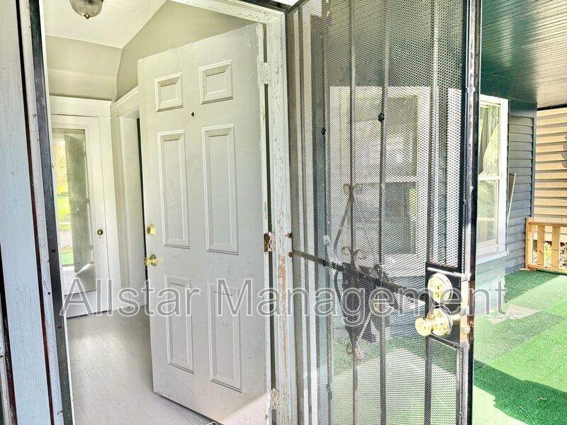 9223 Adams Avenue (down) Cleveland, OH 44108 property image