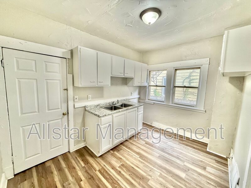 9223 Adams Avenue (down) Cleveland, OH 44108 property image