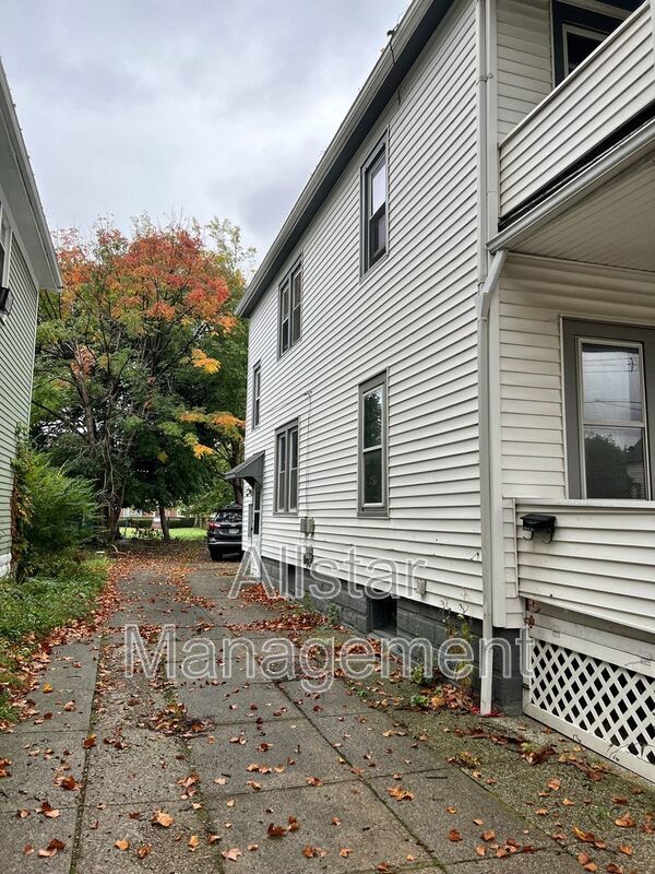 16219 Huntmere Avenue - Unit 1 Cleveland, OH 44110 property image