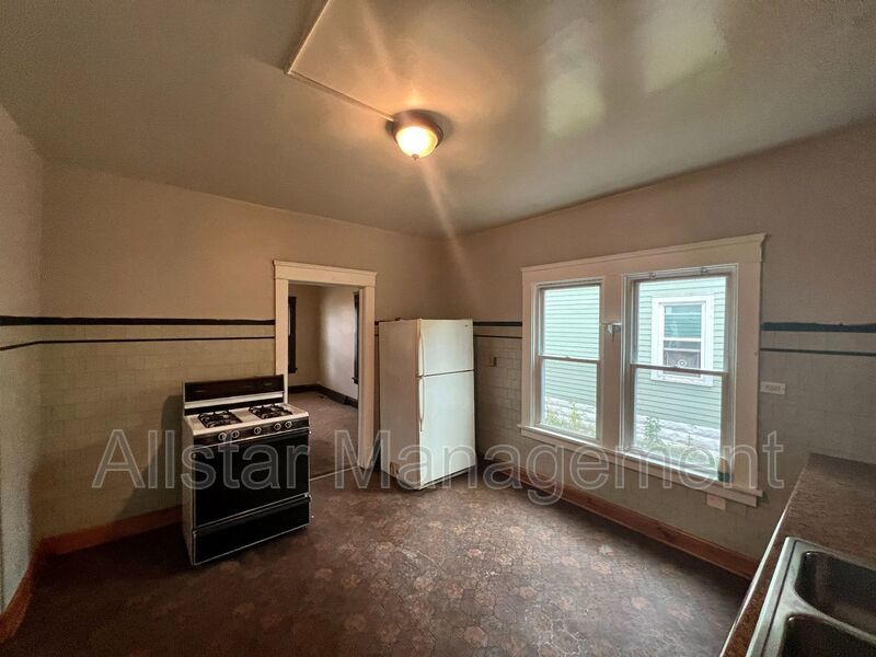 16219 Huntmere Avenue - Unit 1 Cleveland, OH 44110 property image