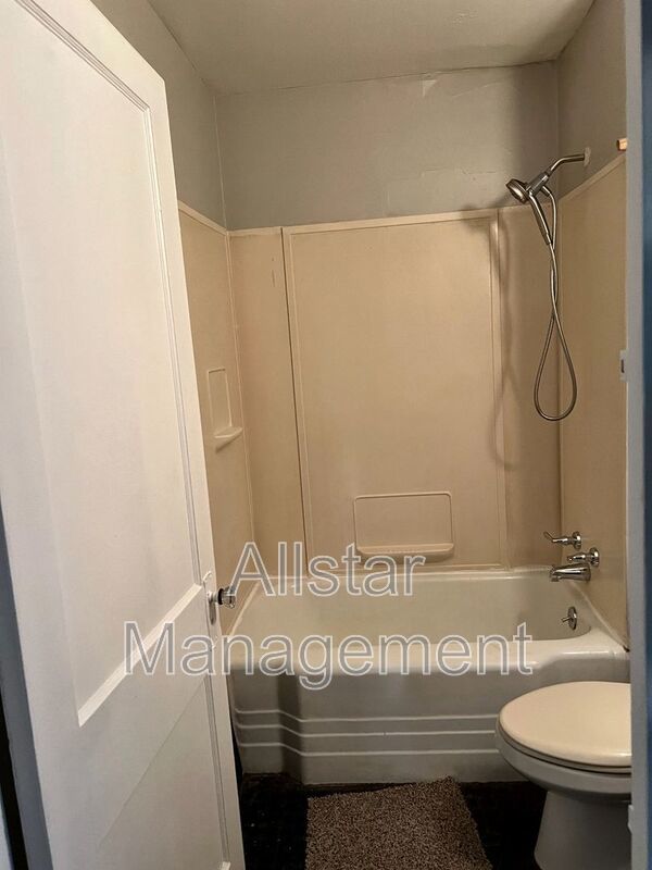16219 Huntmere Avenue - Unit 1 Cleveland, OH 44110 property image