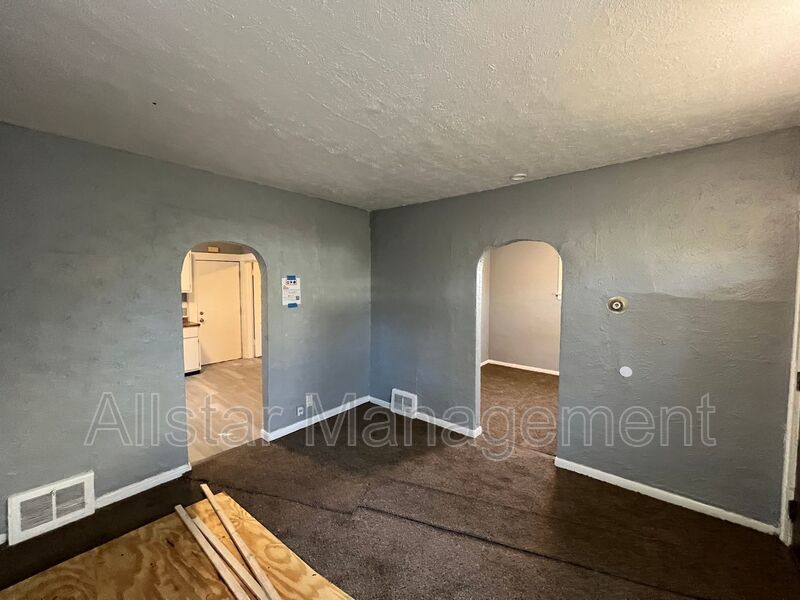 3062 E 130th - Lower Unit Cleveland, OH 44120 property image