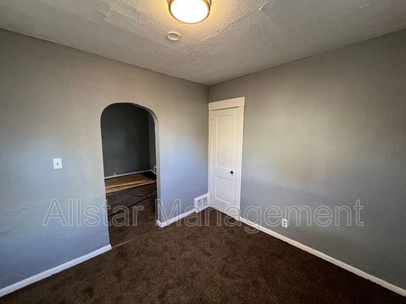 3062 E 130th - Lower Unit Cleveland, OH 44120 property image