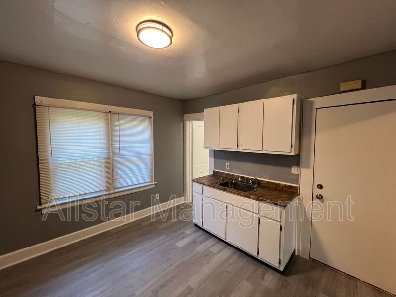 3062 E 130th - Lower Unit Cleveland, OH 44120 property image