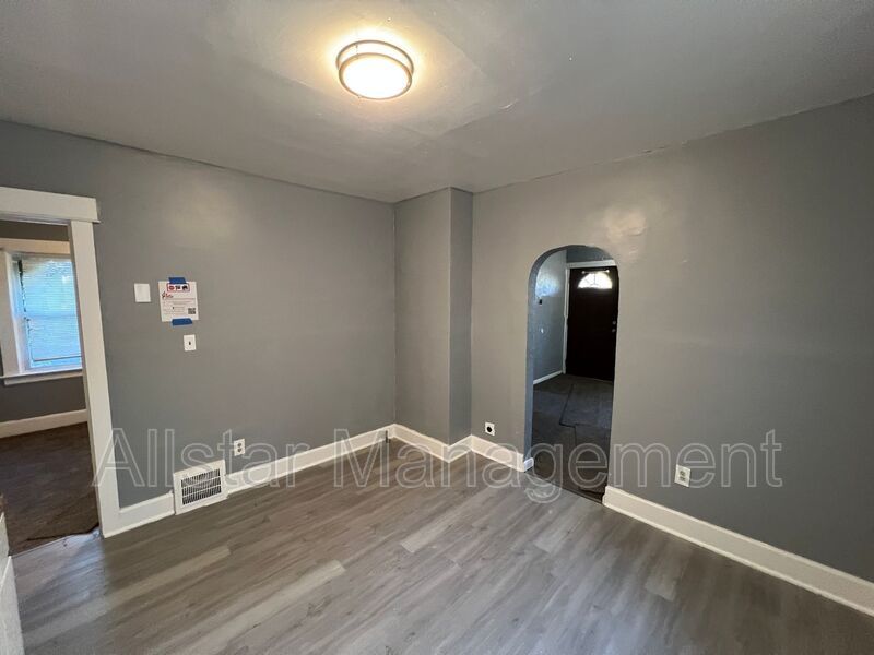 3062 E 130th - Lower Unit Cleveland, OH 44120 property image