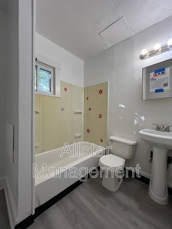 3062 E 130th - Lower Unit Cleveland, OH 44120 property image