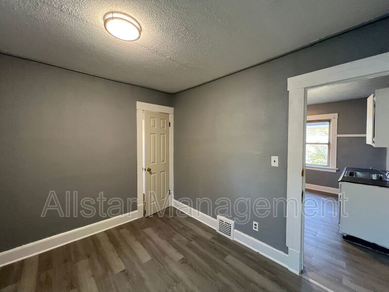 3062 E 130th - Upper Unit Cleveland, OH 44120 property image