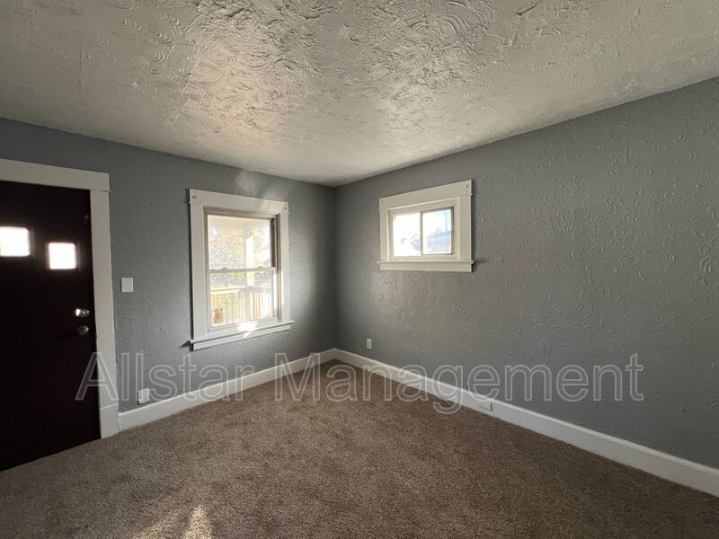 3062 E 130th - Upper Unit Cleveland, OH 44120 property image